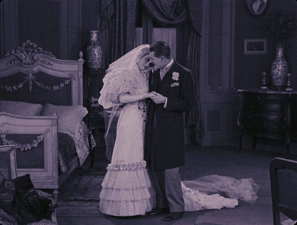 Italian Starwhat Subbed.00 16 36 15.Still047.tif