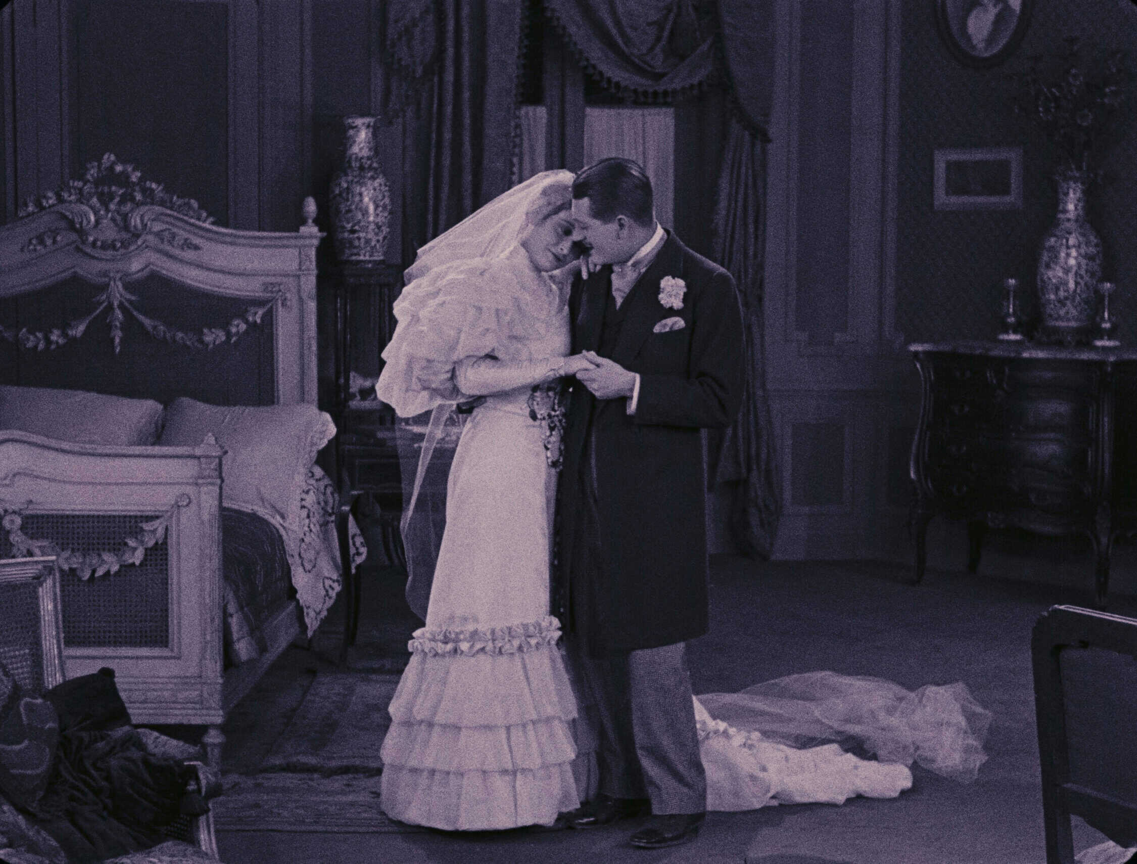 Italian Starwhat Subbed.00 16 36 15.Still047.tif