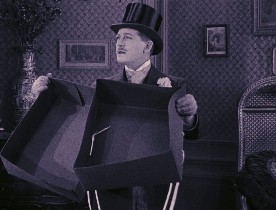 Italian Starwhat Subbed.00 16 36 15.Still047.tif