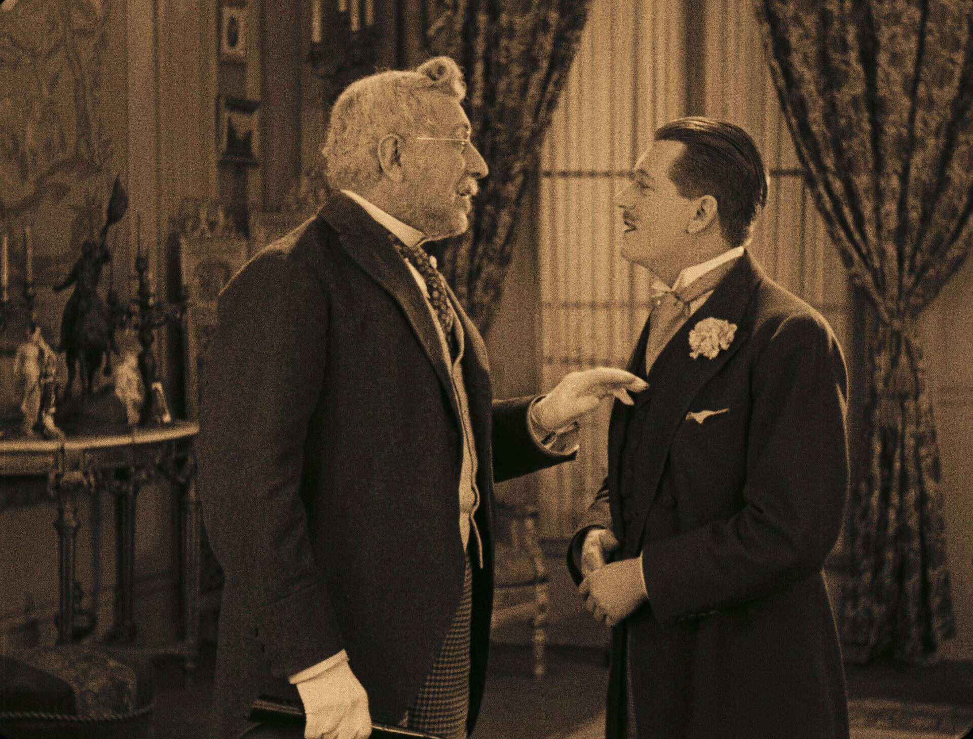 Italian Starwhat Subbed.00 16 36 15.Still047.tif